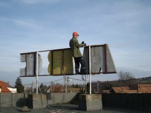 ABC neon bontás flexelés Fénymúzeum
